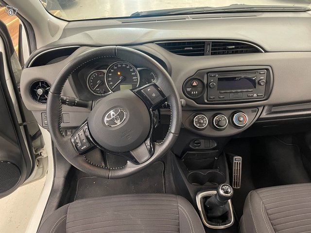 Toyota Yaris 7