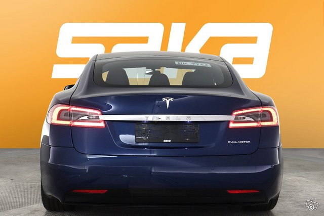 Tesla Model S 7