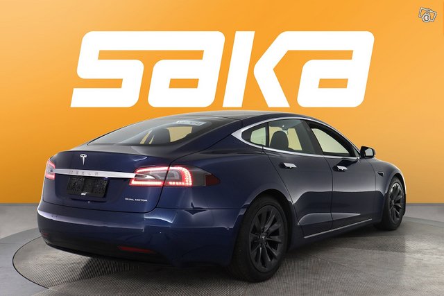 Tesla Model S 8