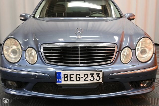 Mercedes-Benz E 8