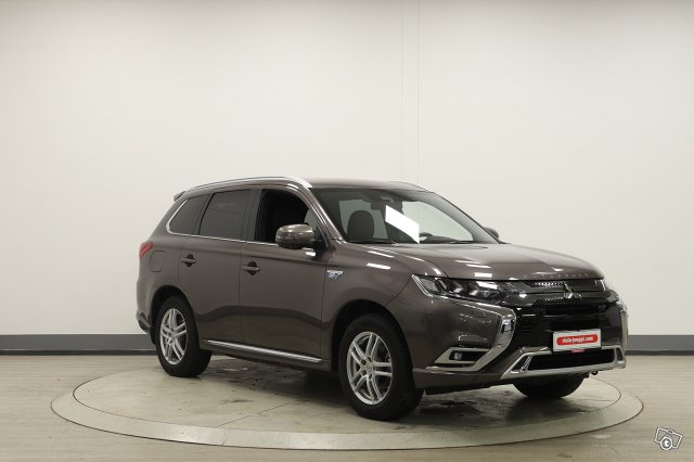 Mitsubishi Outlander PHEV 3