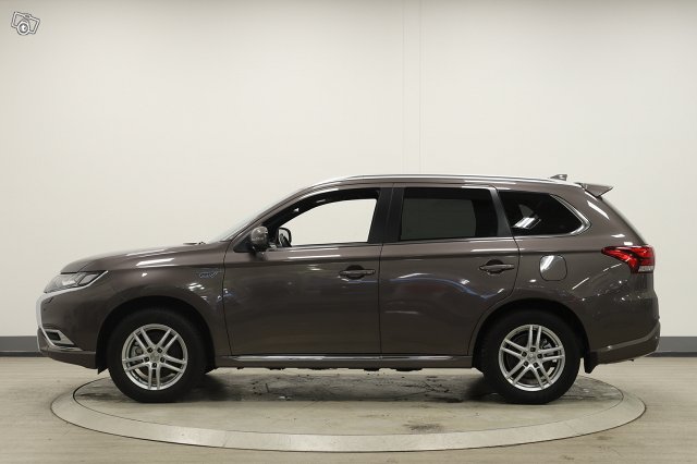 Mitsubishi Outlander PHEV 8