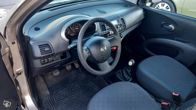 Nissan Micra 10