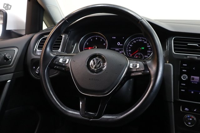 Volkswagen Golf 14