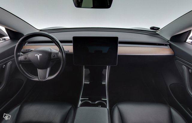 TESLA Model 3 11