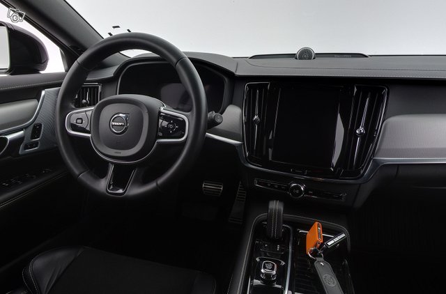 VOLVO V90 12