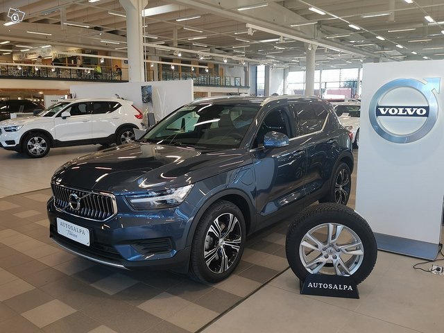 VOLVO XC40 2