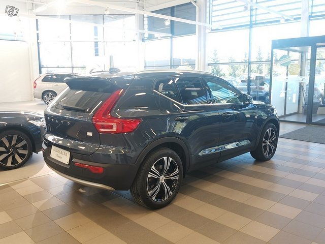 VOLVO XC40 3