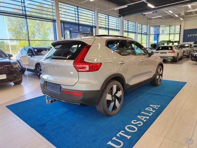 VOLVO XC40 3