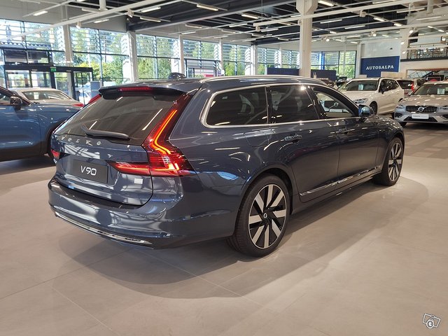 VOLVO V90 2