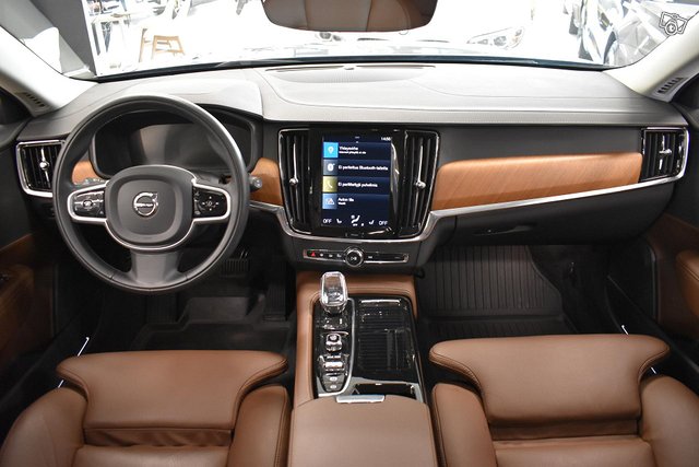 Volvo V90 17