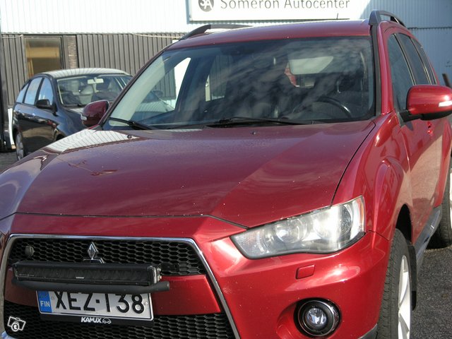 Mitsubishi Outlander 1