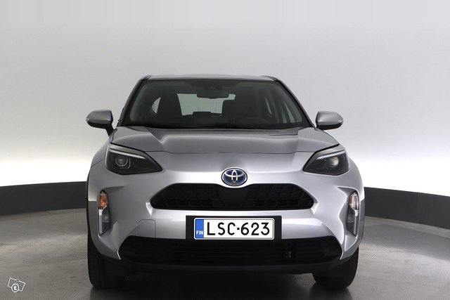 Toyota Yaris Cross 8