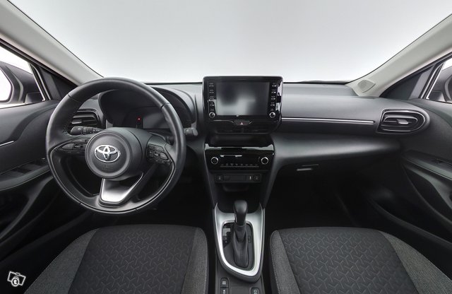 Toyota Yaris Cross 10