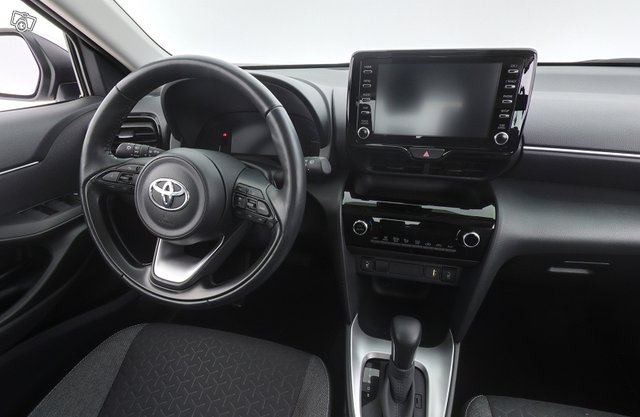 Toyota Yaris Cross 11