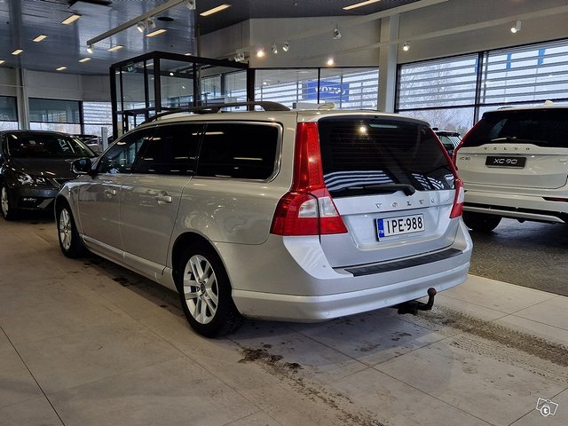 VOLVO V70 3