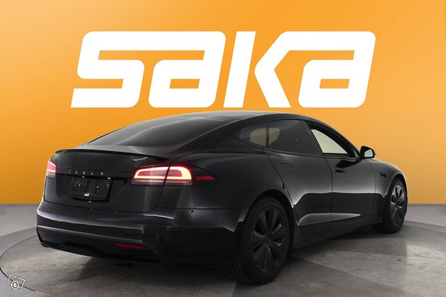 Tesla Model S 8