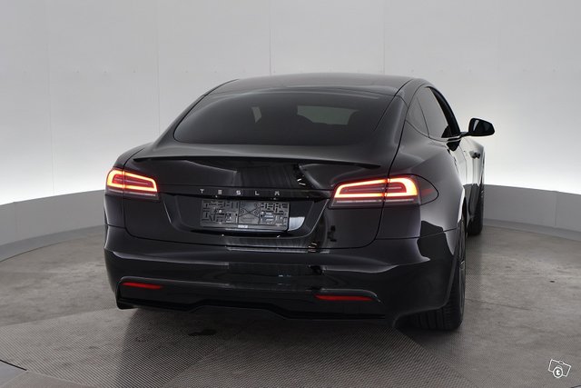 Tesla Model S 10