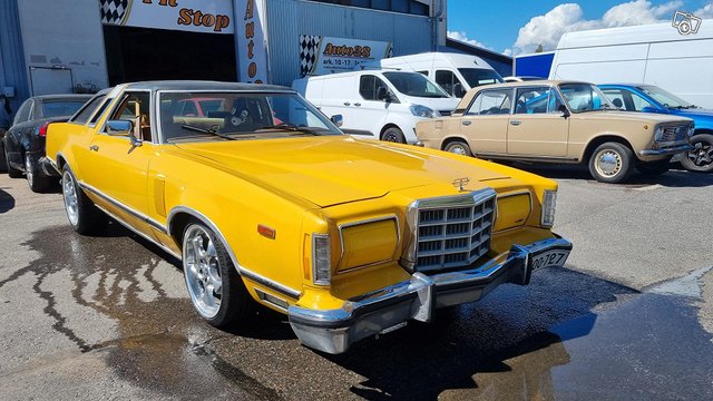 Ford Thunderbird 5