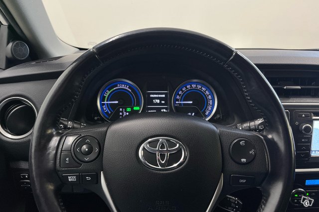 Toyota Auris 11