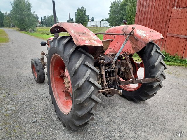 Traktori Zetor 5511 4