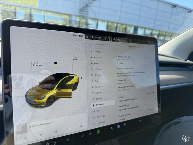 Tesla Model 3 4