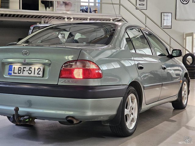 Toyota Avensis 19