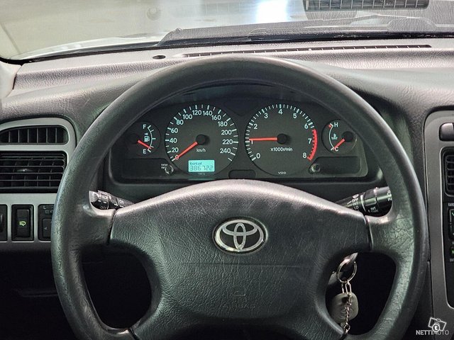 Toyota Avensis 22