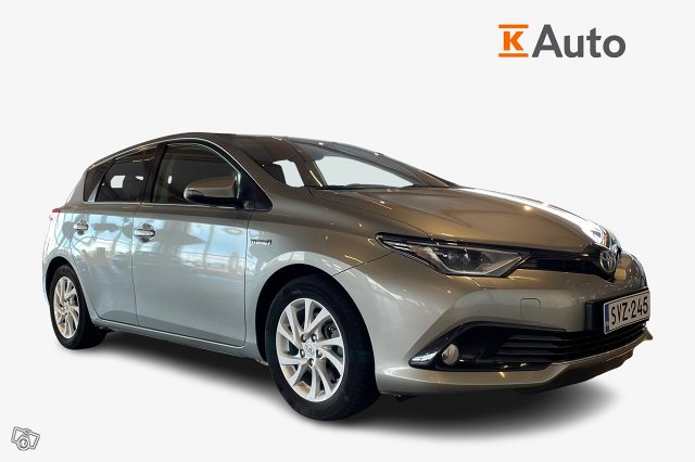 TOYOTA Auris 1