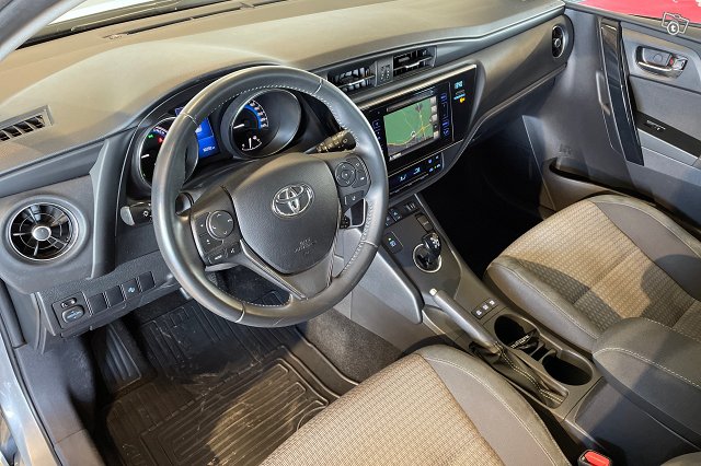 TOYOTA Auris 6