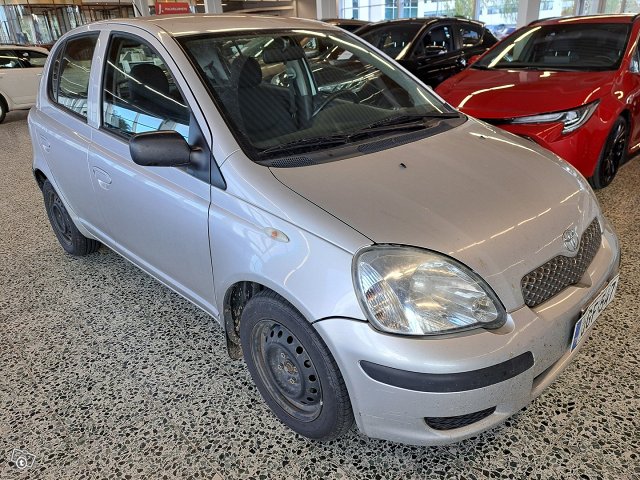 Toyota Yaris 1