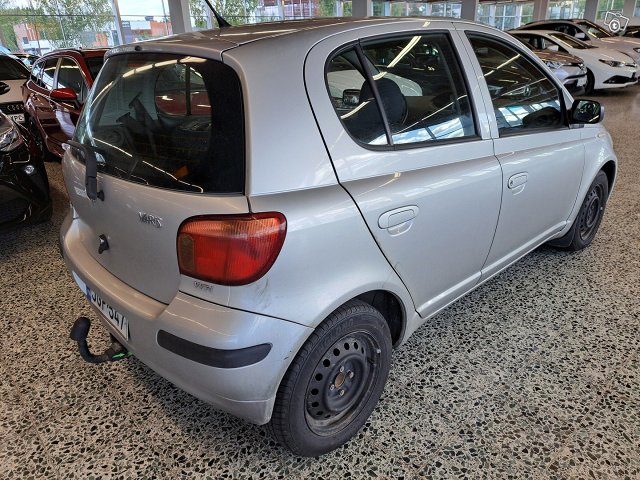 Toyota Yaris 4