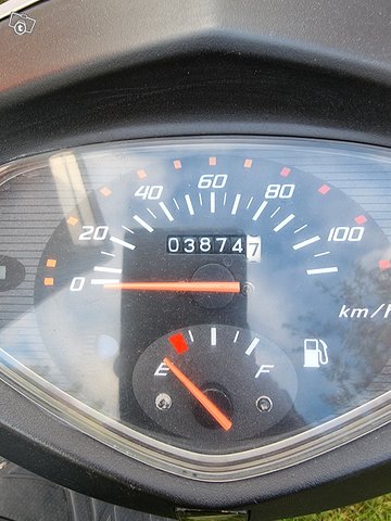 Honda SCV 100 LEAD, ajettu vain 3874 KM! 9