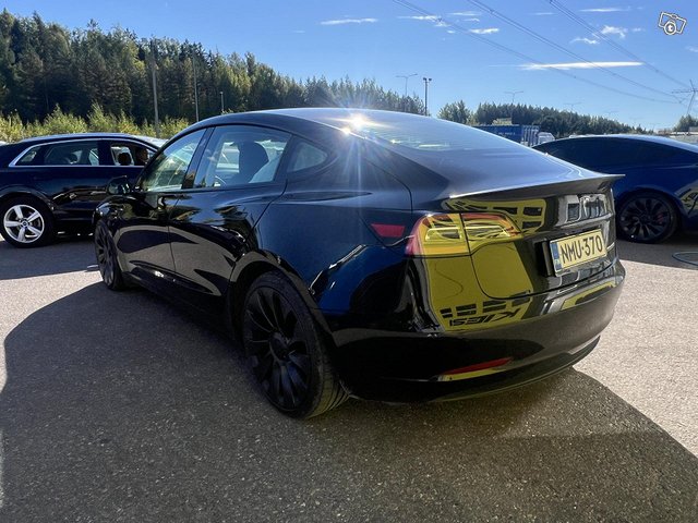 Tesla Model 3 4