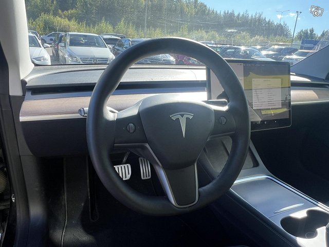 Tesla Model 3 6