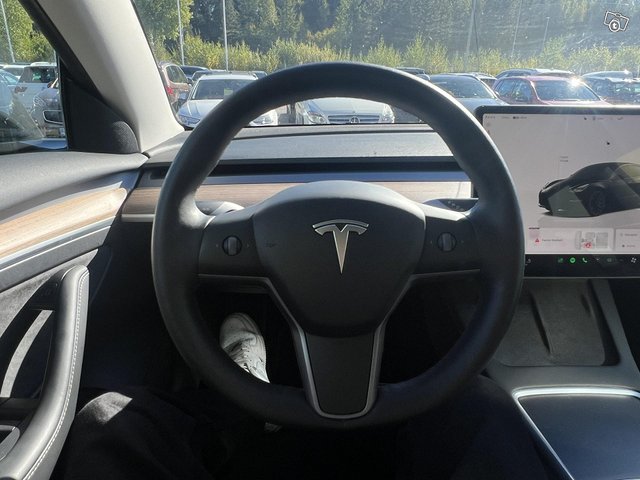 Tesla Model 3 7