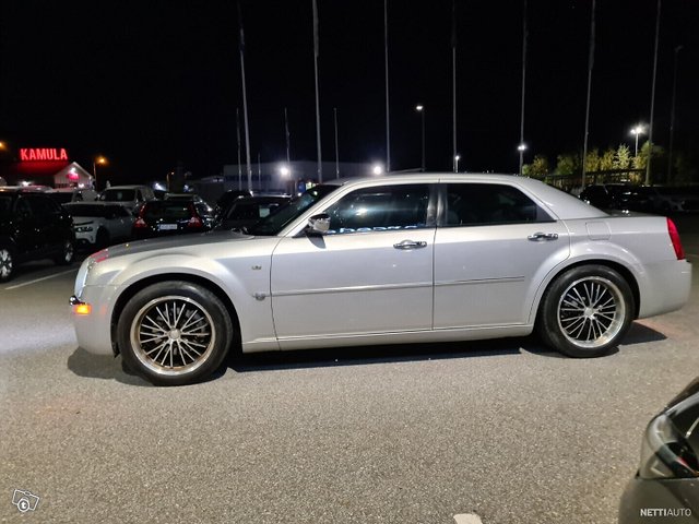 Chrysler 300C 3