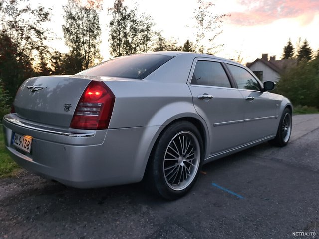 Chrysler 300C 8