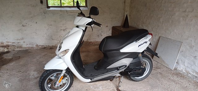 Yamaha Neos 8