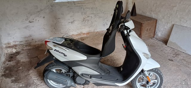 Yamaha Neos 5