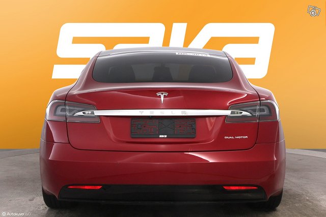 Tesla Model S 7