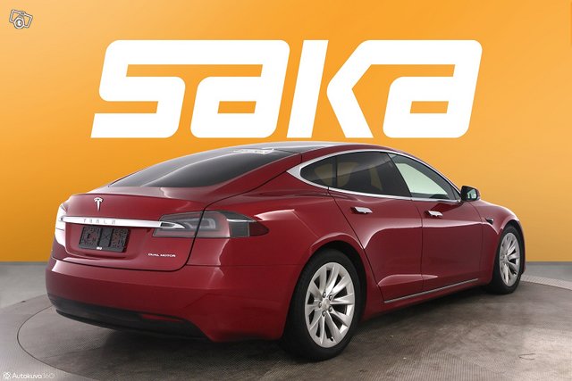 Tesla Model S 8