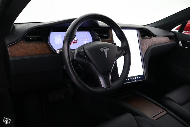 Tesla Model S 10