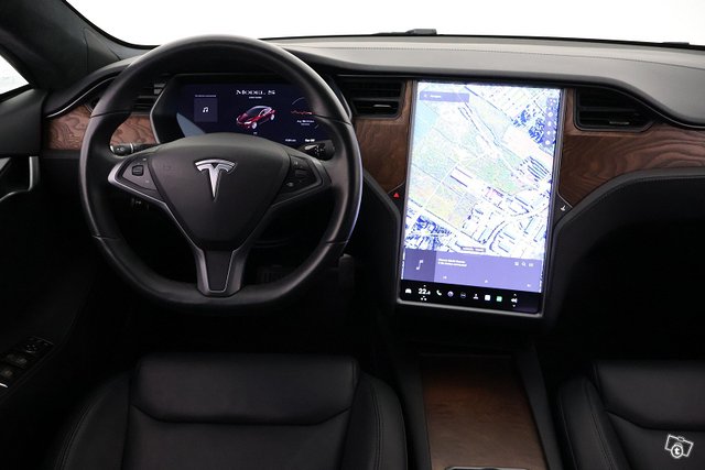 Tesla Model S 16