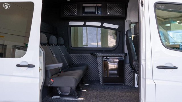 Mercedes-Benz Sprinter 9