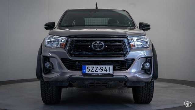 Toyota Hilux 2