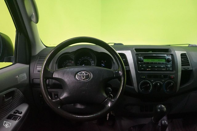 Toyota Hilux 11