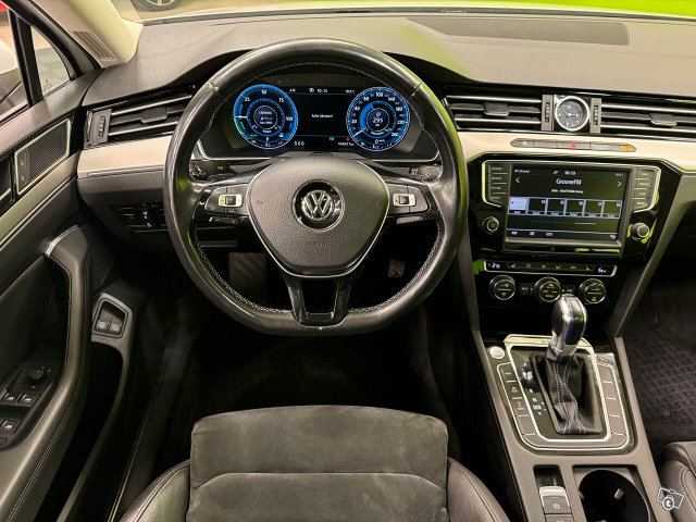 Volkswagen Passat 9