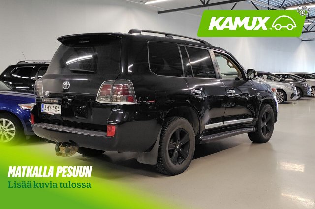 Toyota Land Cruiser 2