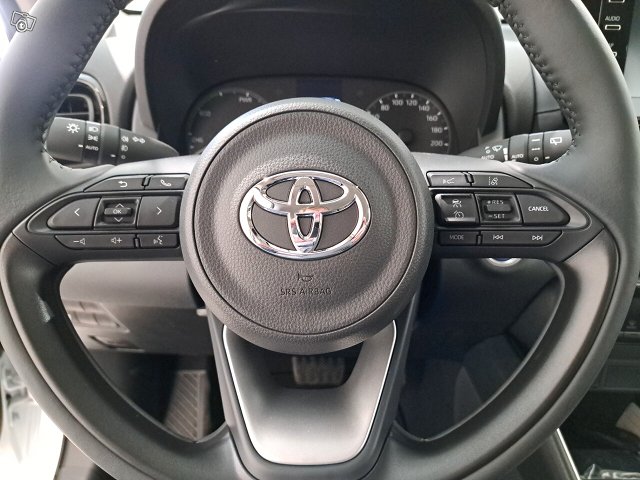 TOYOTA Yaris 20